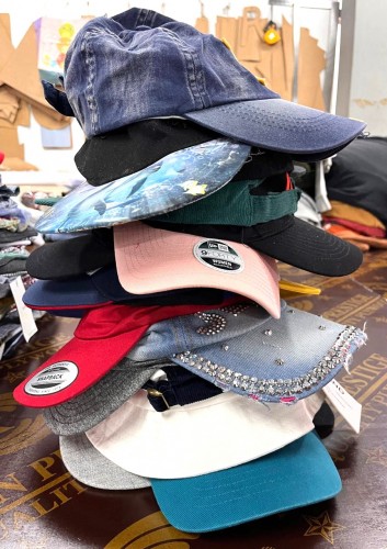 Caps